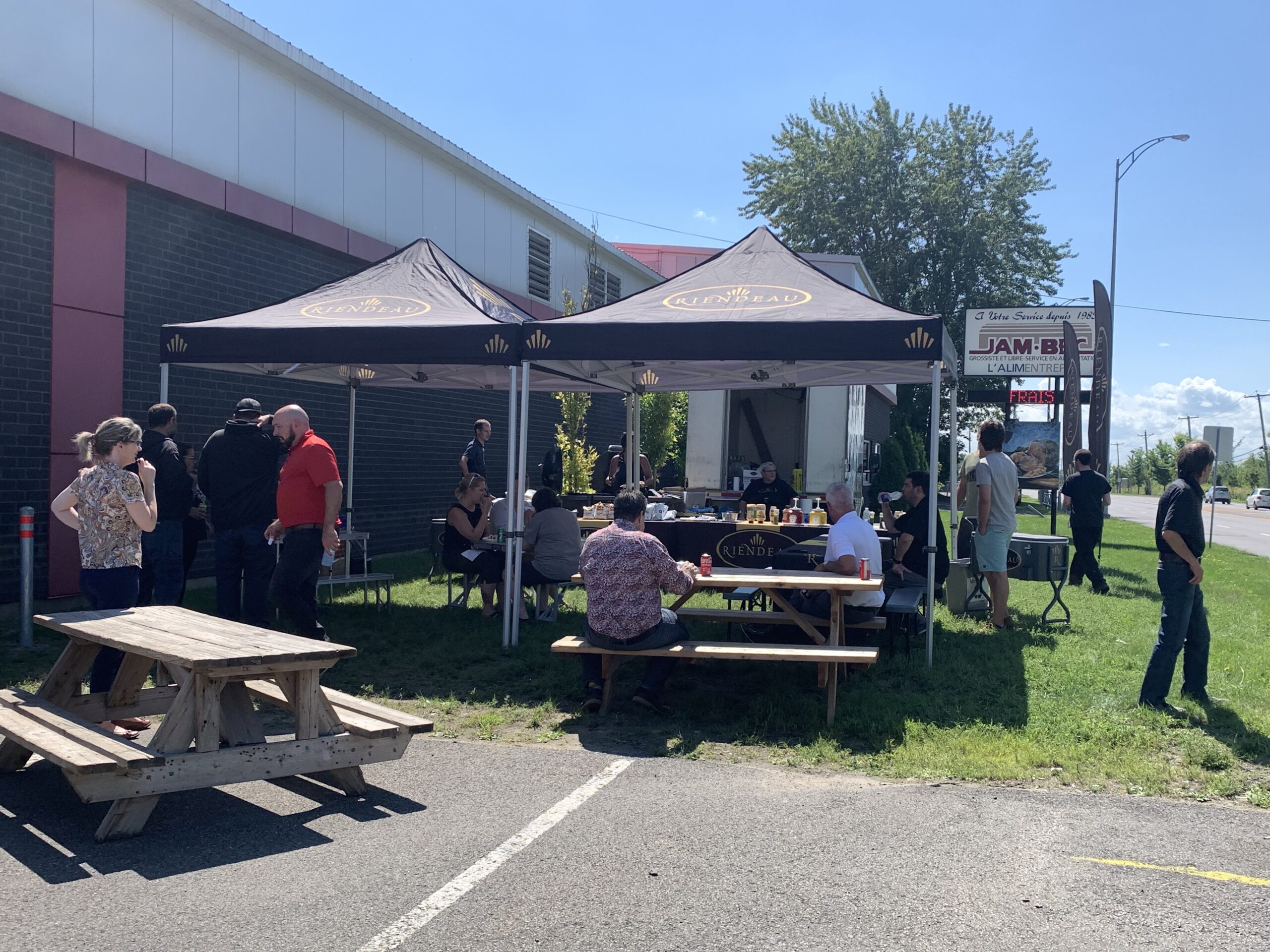 La Tournée BBQ chez JamBec Groupe Riendeau